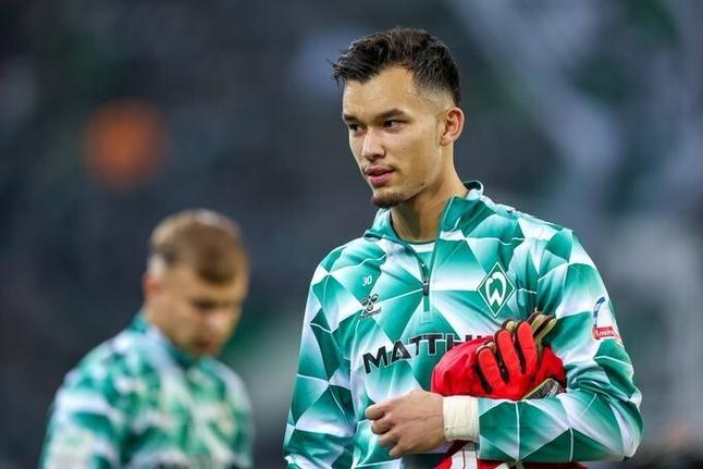 混血归化+1？日本与21岁不莱梅主力门将巴克豪斯谈判，希望归化