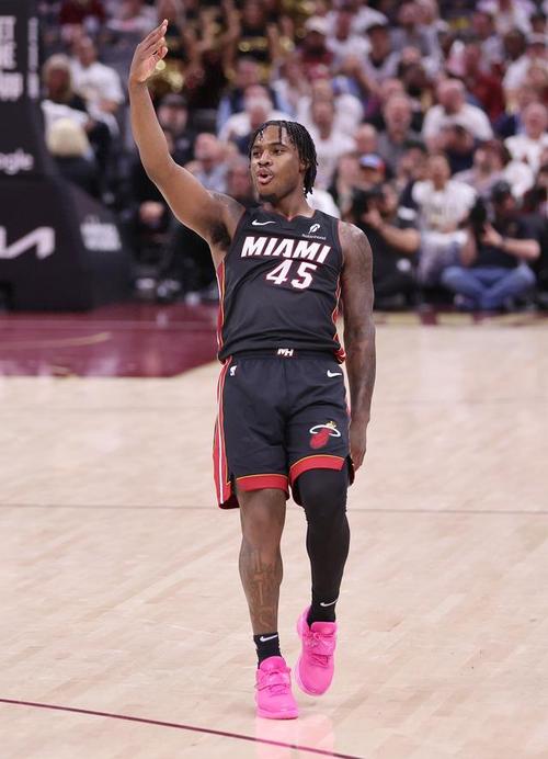 伤兵满营！记者：希罗&罗齐尔&戴维恩-米切尔等5人缺席热火训练