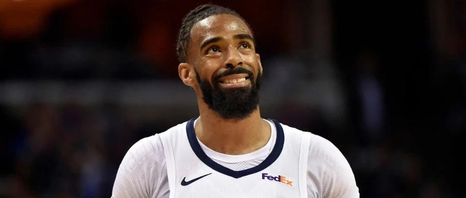 康利：华子心态改变很多休赛期主动组织大家训练 已成长为领袖了