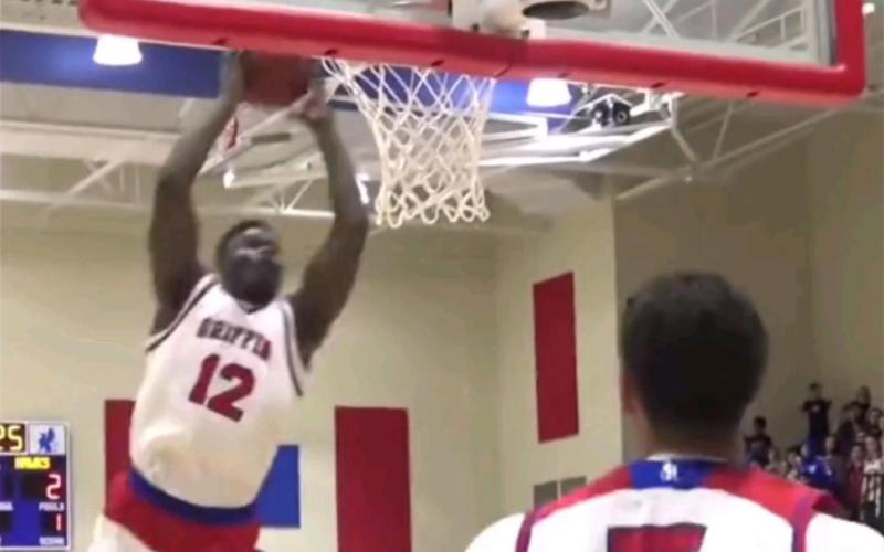 锡安谈墨菲：他本来能扣个大风车但有点软 不过那隔扣还是挺帅的