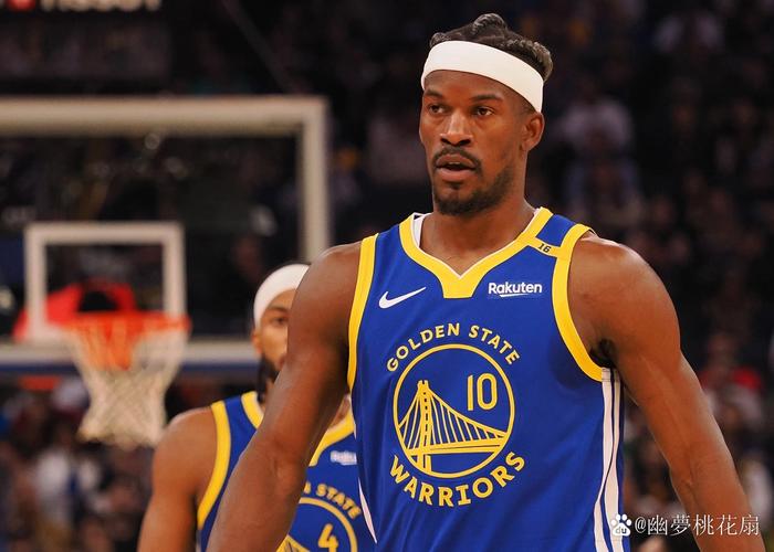 新赛季就这么打！艾顿篮下协防大帽巴特勒