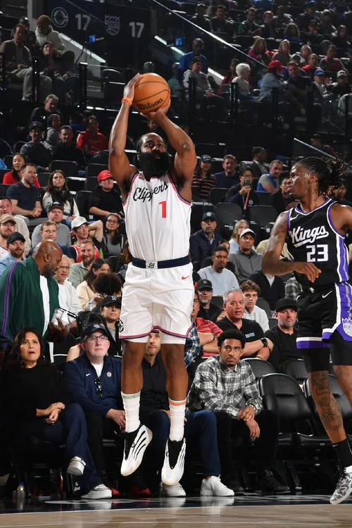 首次从训练营开始与哈登合作？小卡：这对我们和团队都有帮助