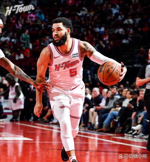 小卡：范甘迪工作做得很棒上赛季球队防守亮眼 大家对他充满敬意