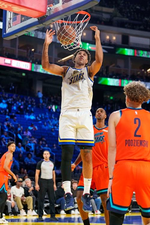 刺记：卡斯尔在训练赛中与文班膝盖相撞伤退 初步结果看伤势不重