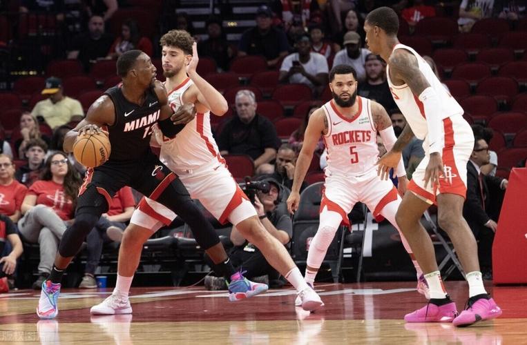 状态回暖！7号秀费尔斯10中5拿到12分1板3助