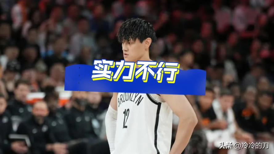 没收住！曾凡博顶防贾里德-巴特勒突破 被对方挂住吃到犯规