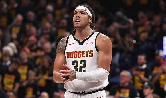 阿德尔曼：阿隆-戈登之前有过轻微旧伤 季前赛轮休是合适选择