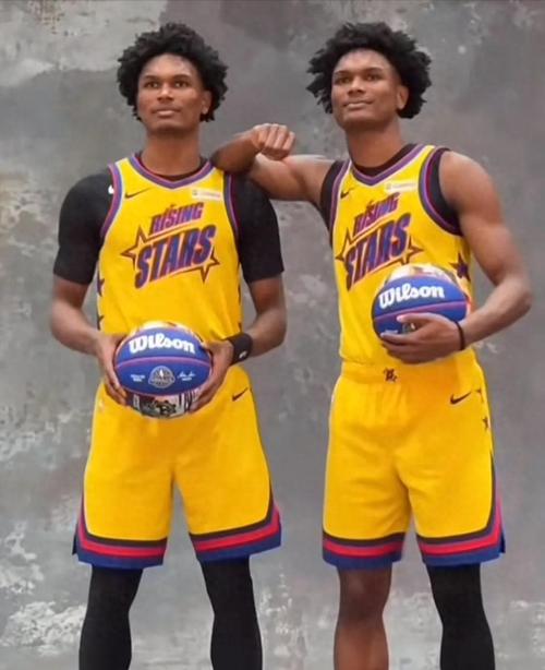 萨尔兄弟俩首次正式对决！哥哥贡献绝杀球 赛后开心交换球衣！