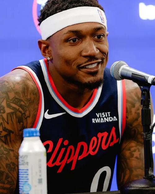 谁是主帅？记者问博格丹是否参加训练 泰伦-卢向球员本人确认