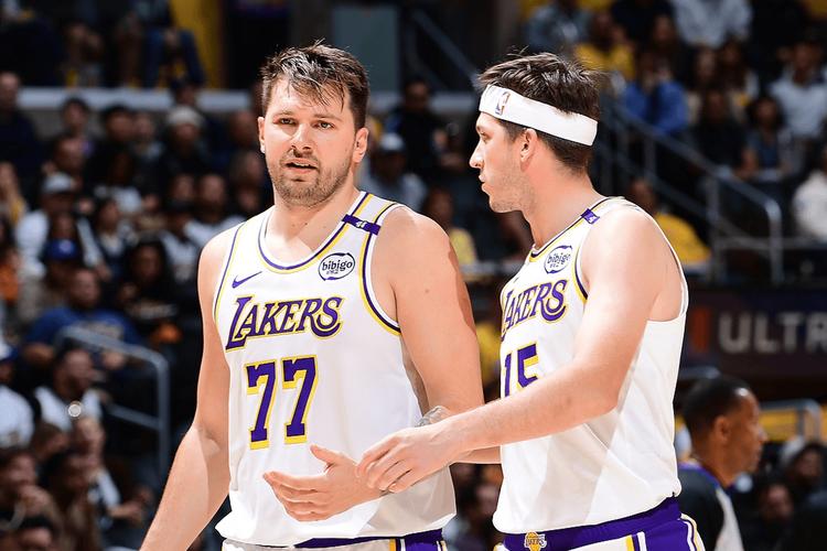 连珠炮开了！里夫斯&东契奇&尼克-史密斯连续3记三分打停太阳