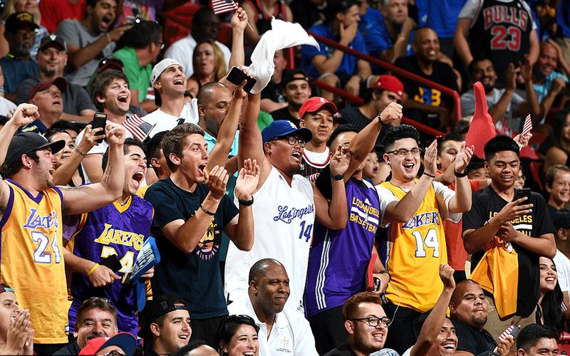 在咱们的地盘！阿贾-威尔逊等王牌球员观看赌城湖人VS独行侠比赛