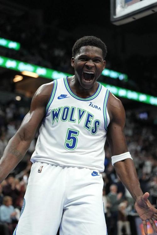 吧友们快轰炸！爱德华兹自曝电话号码：给我发短信吧 4048502685