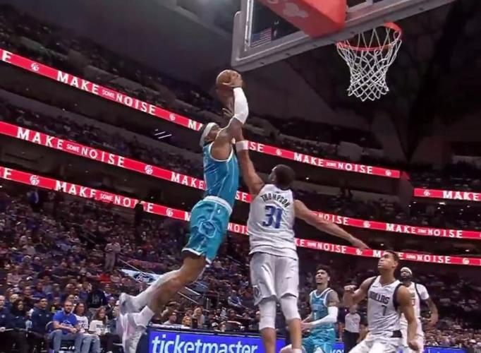 三球：球队进攻非常流畅 小桥打得很有侵略性他表现一直很稳定