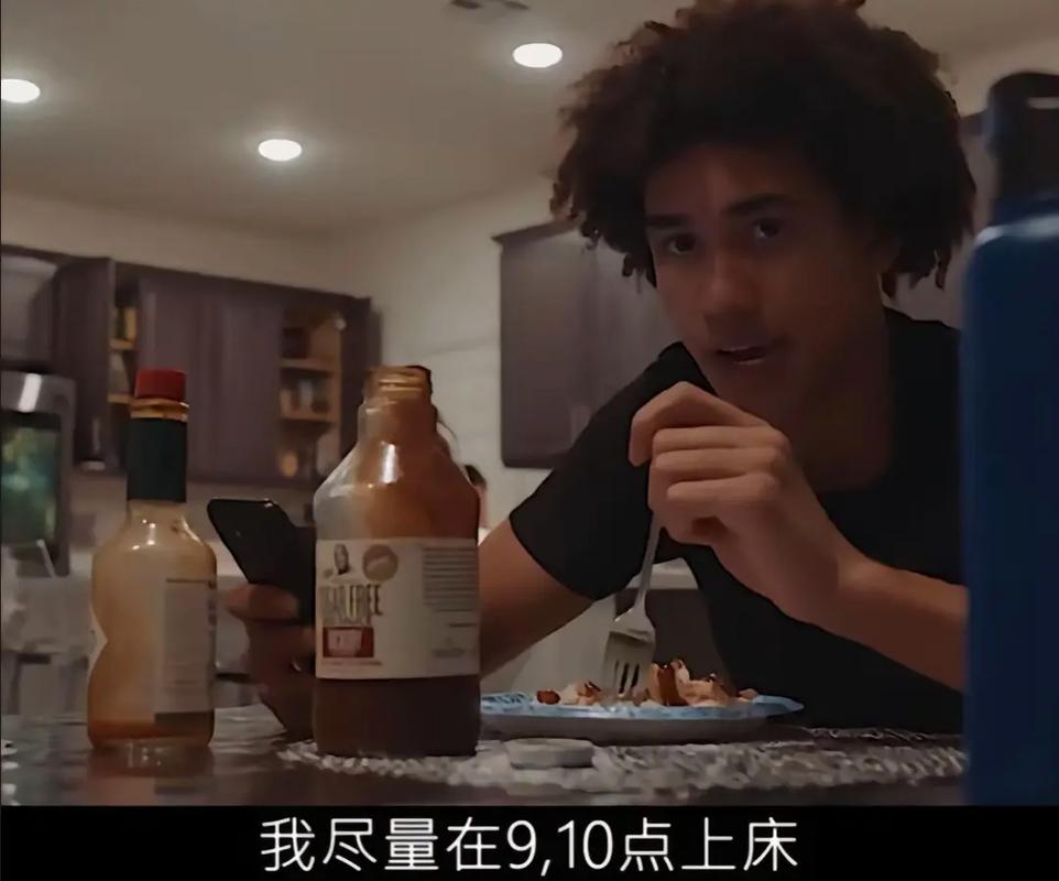 粉丝1V1见面会！中国网友在美穿麦凯恩头像毛衣被拍 竟与本尊连线