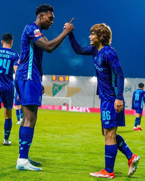 原本已去蓝军体检！21岁阿格霍瓦10分钟戴帽，黑店头牌身价5000万