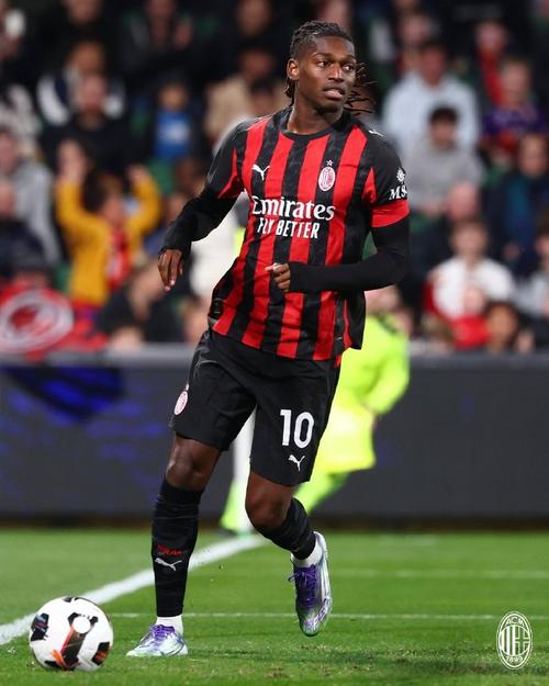 梅开二度！官方：莱奥当选米兰2-1佛罗伦萨的全场最佳球员