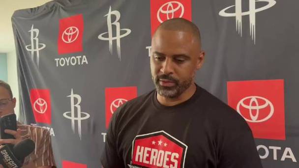 乌度卡谈KD续约：球员专注做正确事情 有薪资空间能处于有利地位