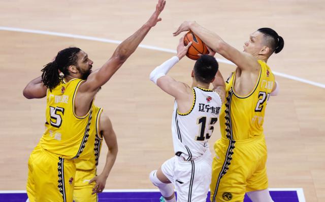 签双向合同！芬奇：朱赞很适配我们多种战术打法 防守端拼劲十足