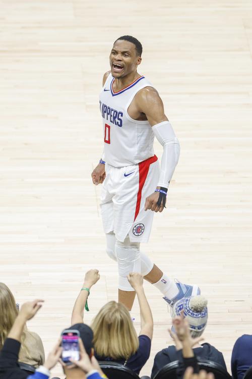 威少：球迷是我热爱这项运动并继续打球的原因之一 我很感激！