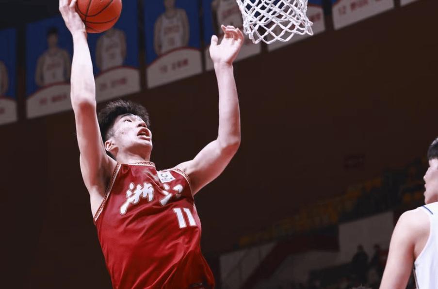 余嘉豪：西班牙联赛的吹罚更贴合国际篮球 鼓励对抗 严抓手部动作