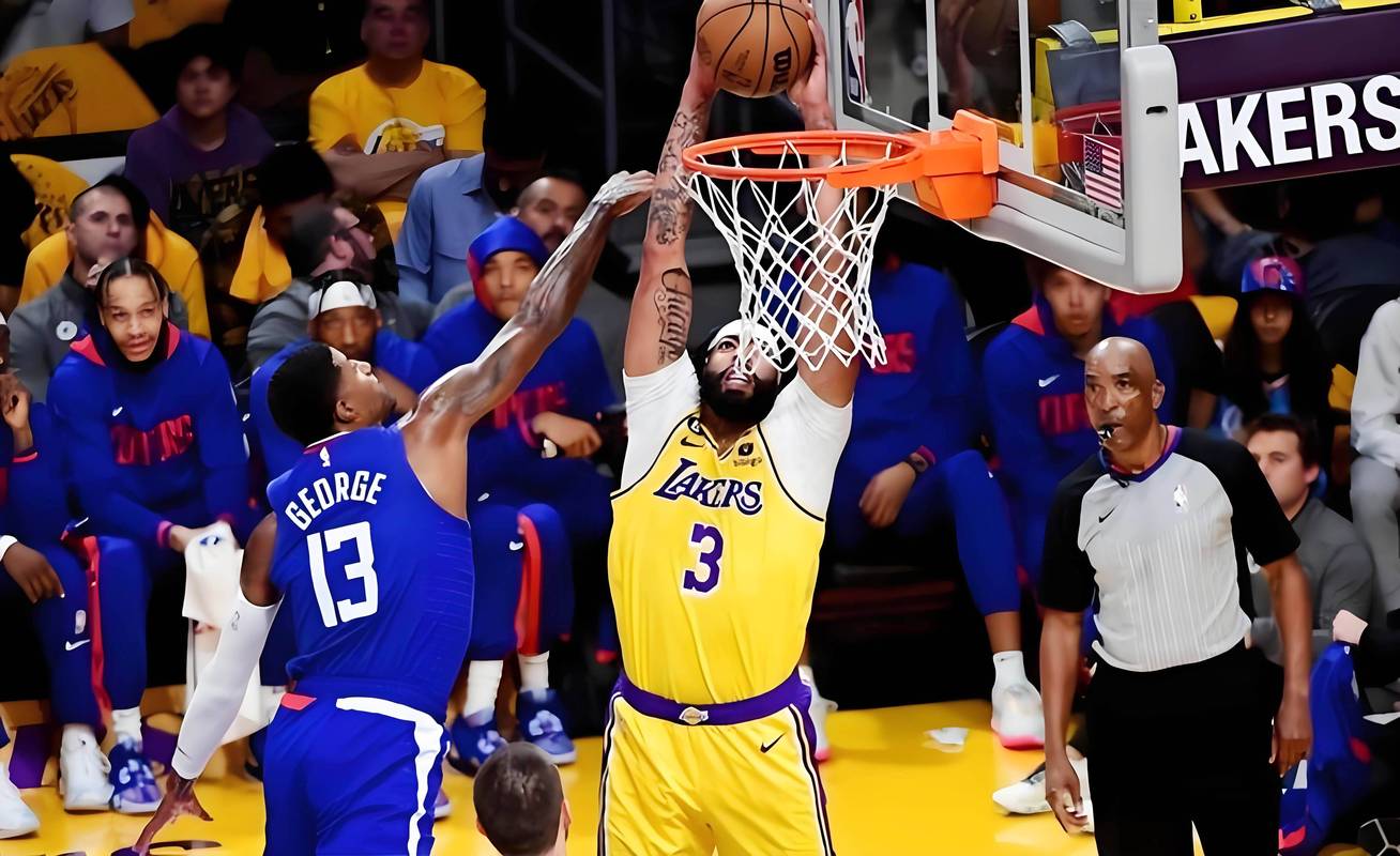 再遭伤病！浓眉首节小腿受伤退赛 6分半4中2拿到4分4板1断