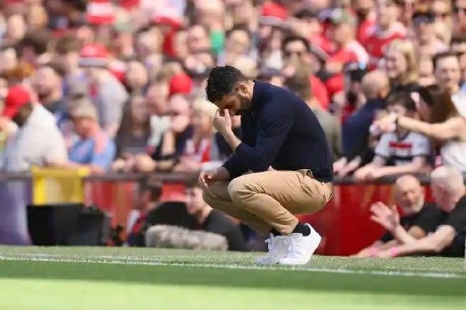 邮报：阿莫林上周将新闻发布会提前，避免球员在训练基地无所事事