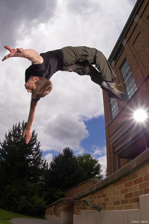 记者：巴黎17岁小将扬吉尔预计明夏离队，法兰克福依然希望签下他