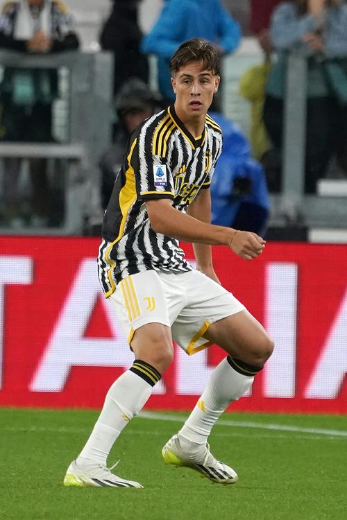 恭喜👏居莱尔、伊尔迪兹获得土耳其足球推广奖