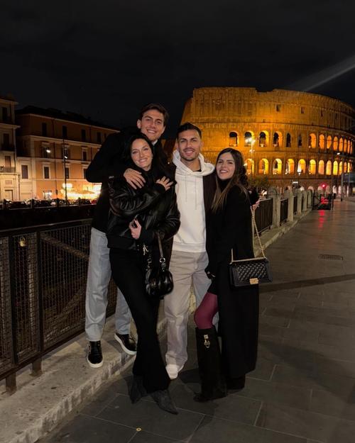 迪巴拉社媒晒与怀孕妻子合照：感谢生日祝福，最棒的礼物即将到来