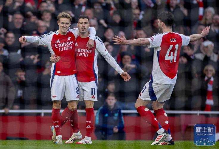 双料旧将：曼城憋着劲想夺冠，明年如果还能咬住阿森纳就有机会