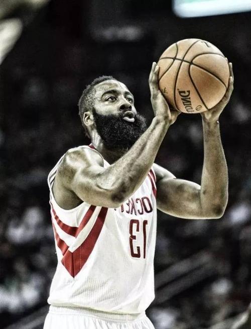 张佳玮:哈登今天投进17球 有6个球是右手突破摆脱后投进的