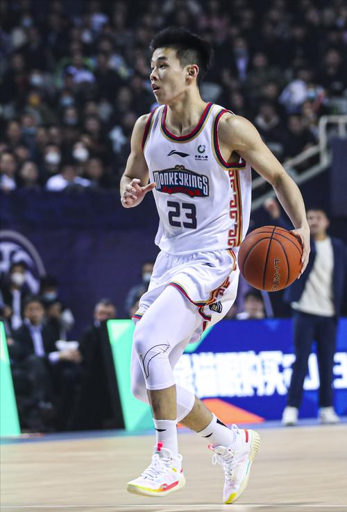 媒体人:林葳在择校方面可能存在问题 球队难给他更多的表现机会