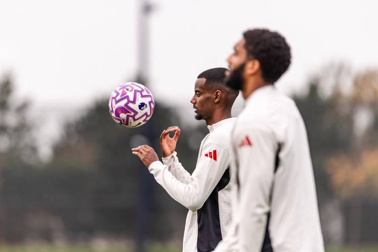 1.45亿欧!俱乐部+国家队双双哑火😅伊萨克近15场比赛只进1球