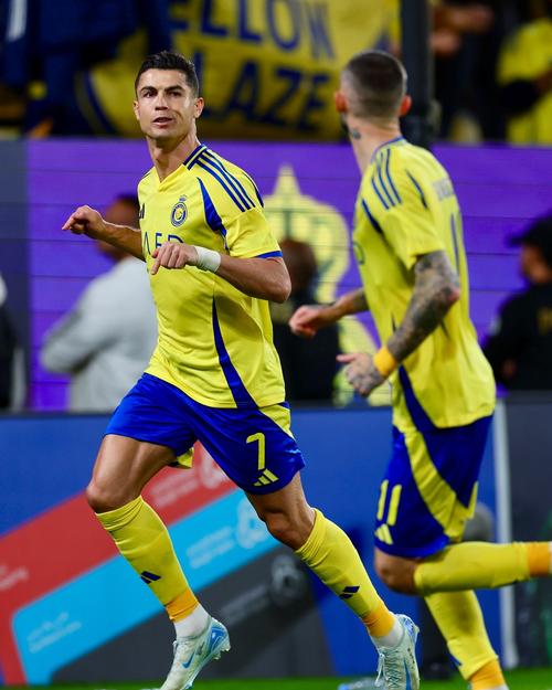 本赛季至今C罗代表俱乐部+国家队各赛事出战17场，贡献16球2助攻