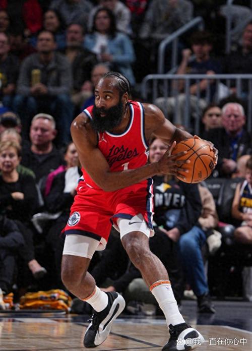 多久能追上？詹姆斯常规赛+季后赛已13699助 差80次超历史第2保罗