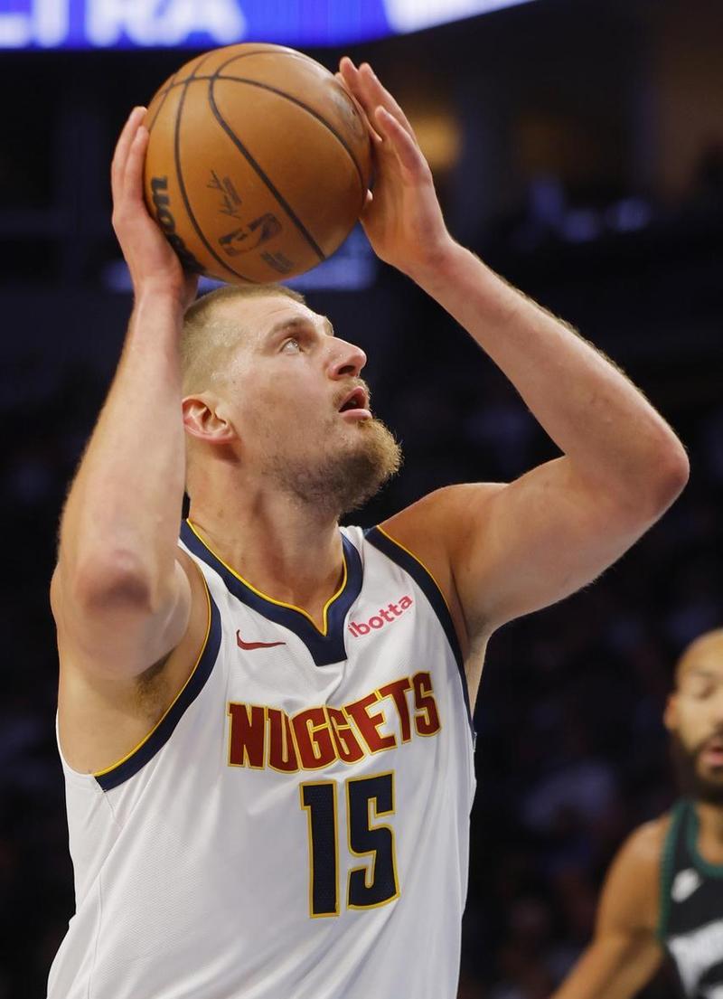 乱成一锅粥！马刺已出现17次失误 太阳全队仅3次