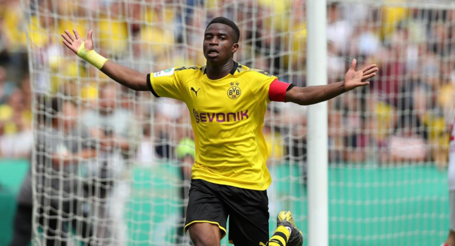 记者：拜尔因轻微肌肉问题退出多特训练，能否出战黄潜存疑