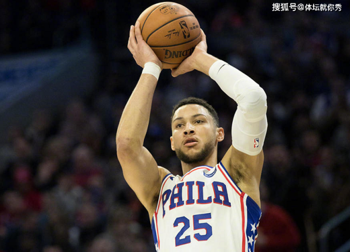 草草结束！黄蜂最后一攻 小桥接球趔趄仓皇出手绝平三分三不沾..