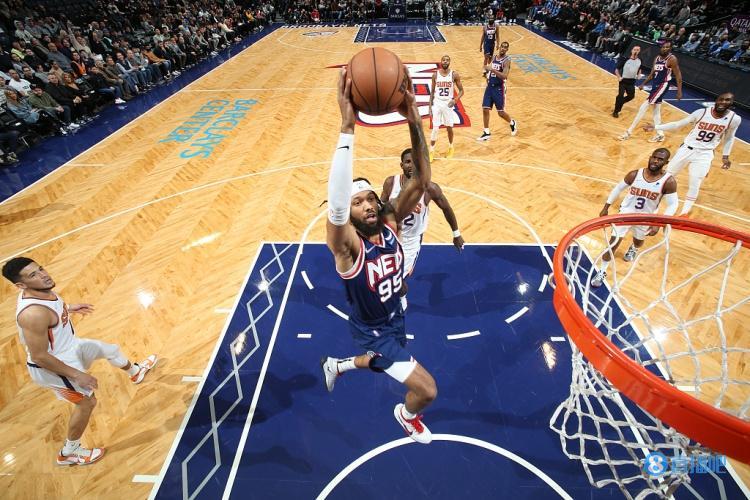 详细阅读:攻防高效!小莫布里12中9砍18分10板2断2帽 正负值高达+26! 攻防高效!小莫布里12中9砍18分10板2断2帽 正负值高达+26!