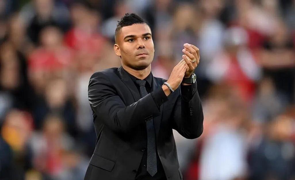 邮报：卡塞米罗12场英超4张黄牌，未来7场再拿1黄就要被停赛