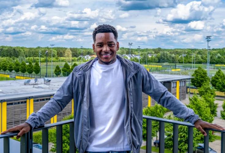 19岁退役读牛津！曼城青训小将：像狗一样追着球跑的体验并不愉快