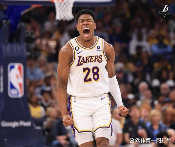 内外开花！克洛尼半场7中4拿到全队最高15分 三分6中3