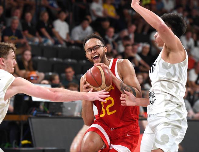 拼但是…凯尔凯兹本场7抢断2解围+1关键传球 13对抗8成功 仅获6分