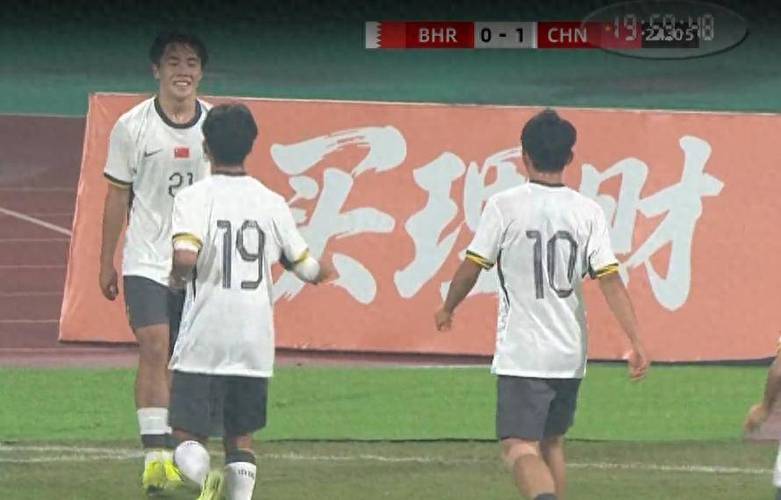 你别说真有点像🤣U16国足本场主裁神似刘德华，引发球迷热议