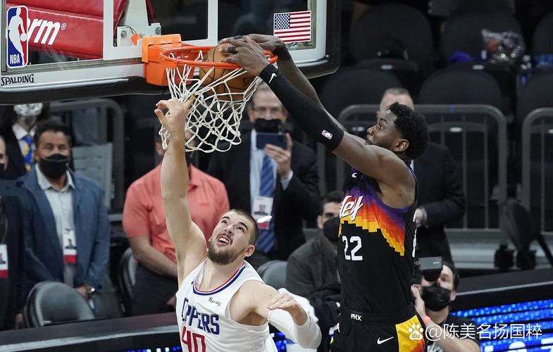 艾顿：很高兴看到老詹上一场的表现 我坐场边想着的是如何帮球队