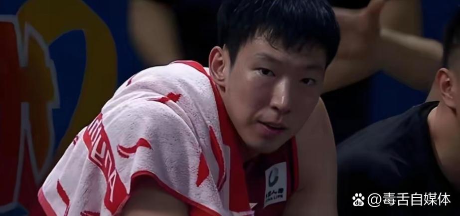 场上效果不好！周琦下半场被撤下首发 末节遭弃用