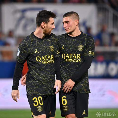 队报票选巴黎队史最佳中场：7人入围，维蒂尼亚、维拉蒂在列