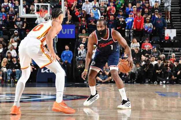 快船4连败期间：哈登场均25+6+9 但命中率只有35+23